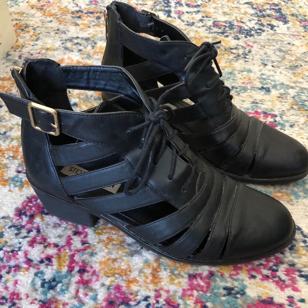 STEVE MADDEN black booties. SUPER COMFORTABLE